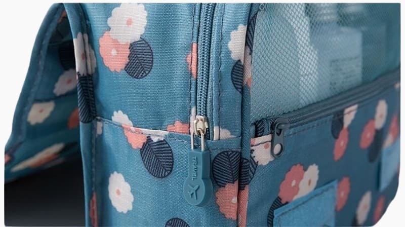 Trousse de toilette femme à suspendre bleu fleurs - À vos trousses